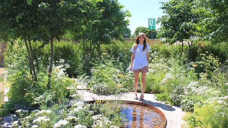 Porphyry Setts Down The Garden Path: Alexandra Noble’s ‘Health And Wellbeing Garden’ At RHS Hampton